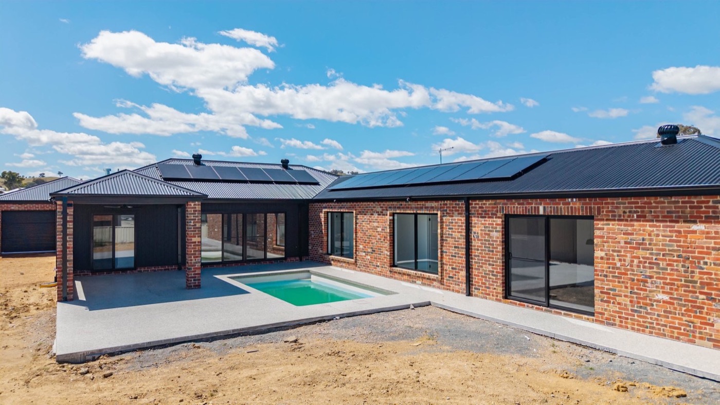 Real Estate still 8
