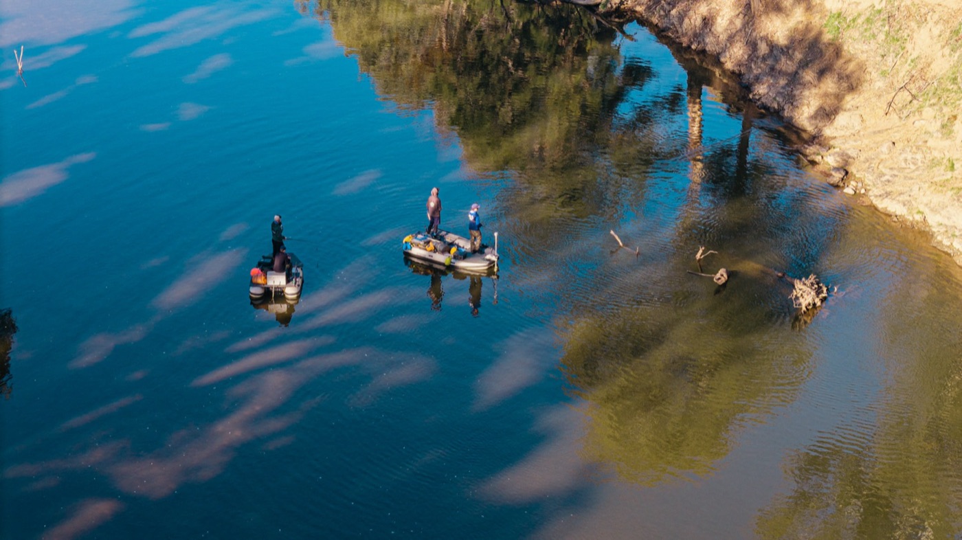 Social Fishing still 3