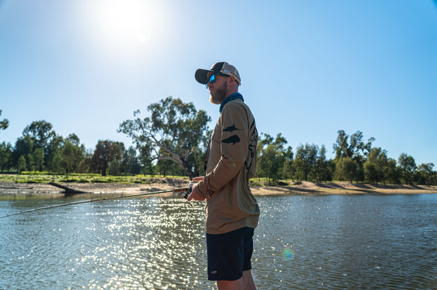 Social Fishing still 6