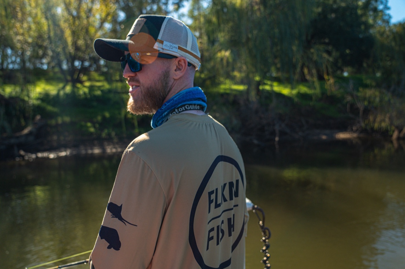 Social Fishing still 8
