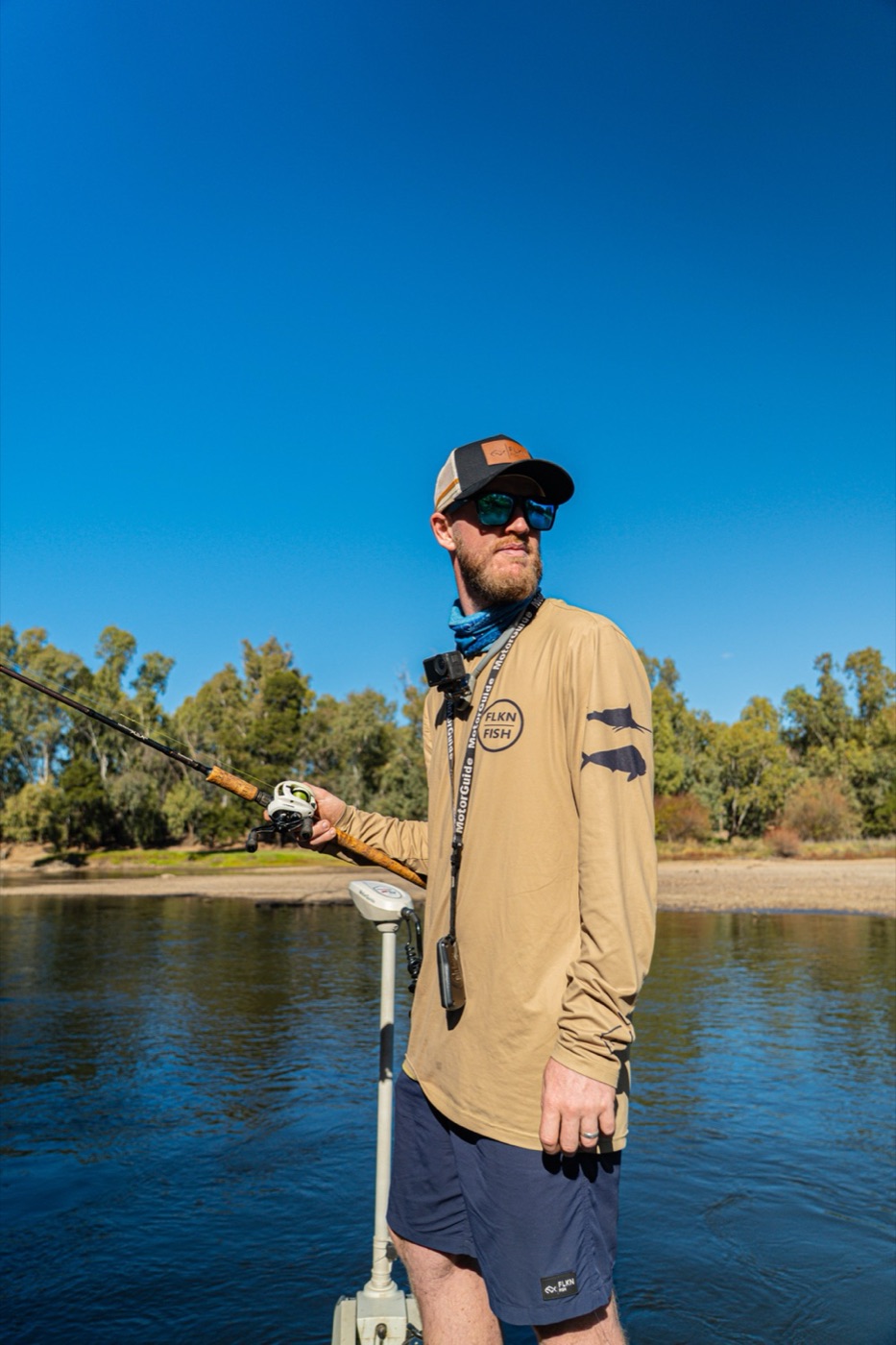 Social Fishing still 9