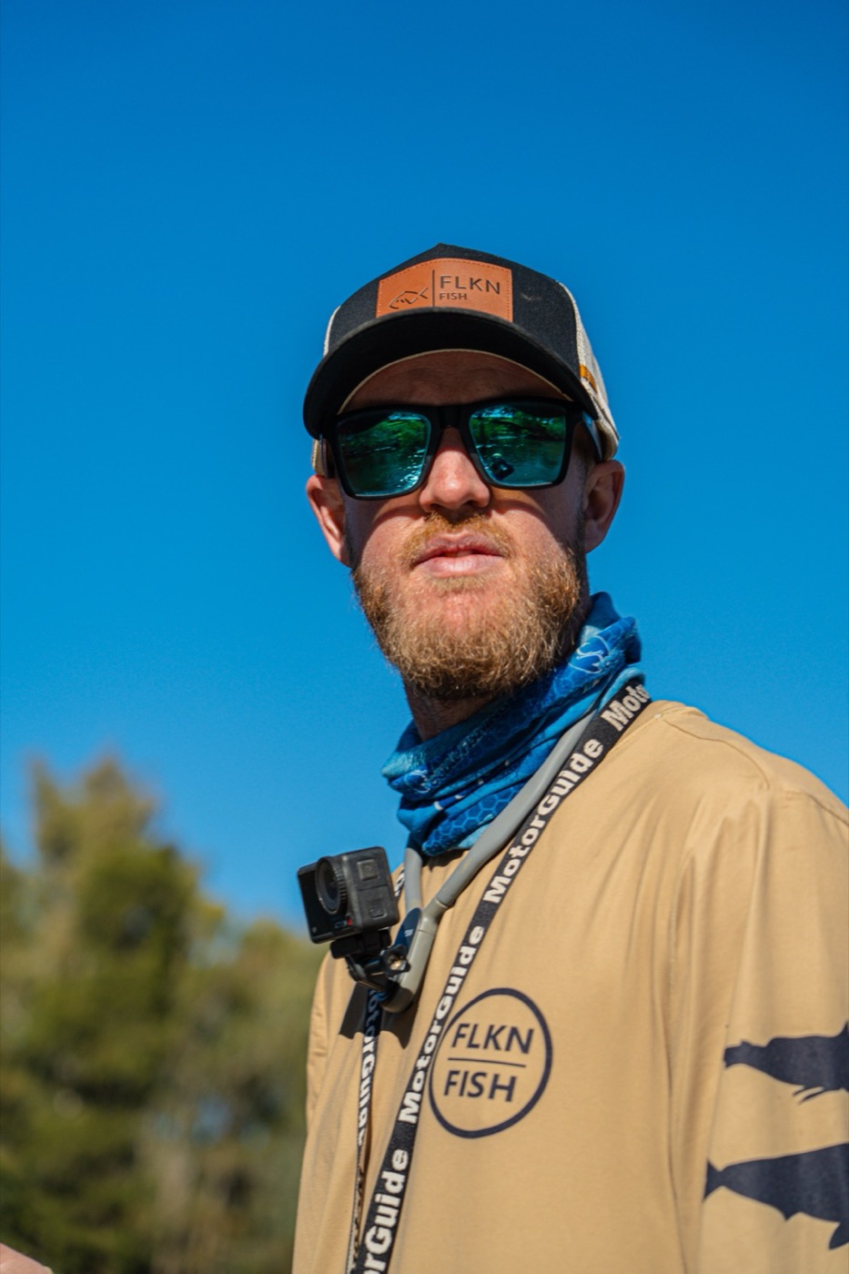 Social Fishing still 10
