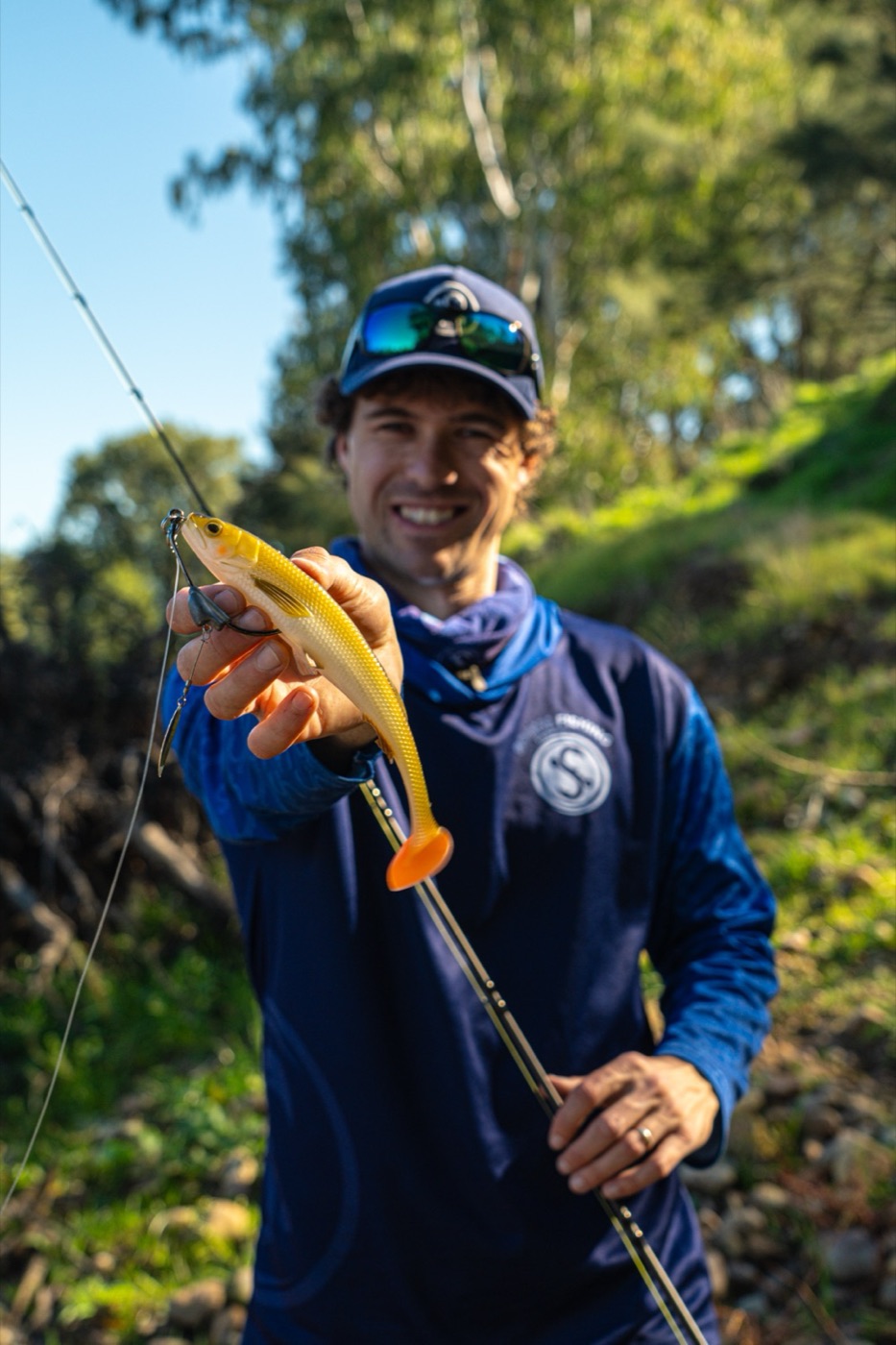 Social Fishing still 15
