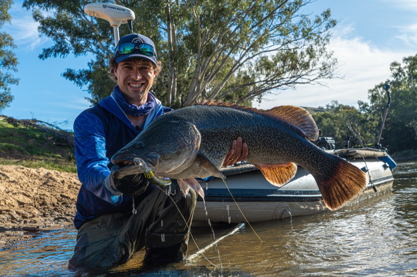 Social Fishing still 29